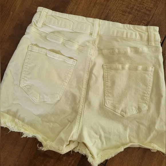 Mid-rise Yellow Distressed Shorts - Picture 4 of 10